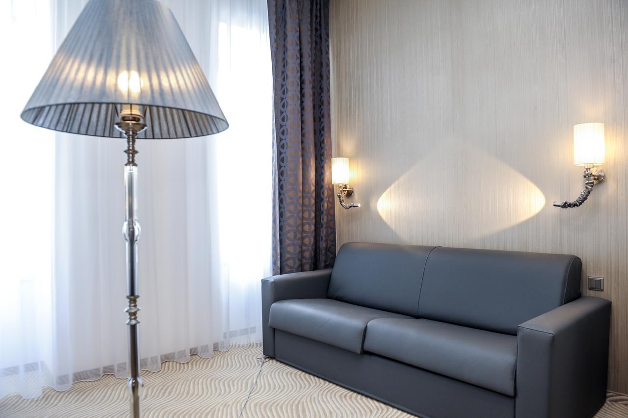 Myo Wenceslas Otel