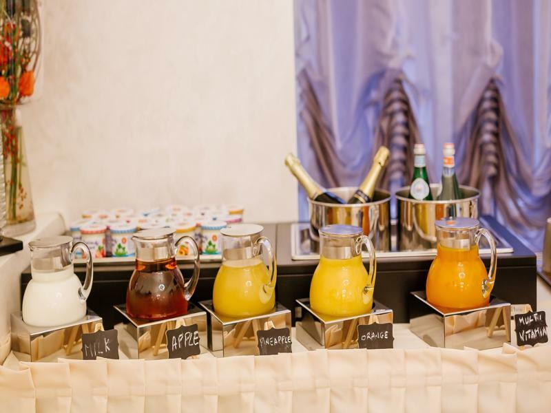 Myo Wenceslas Otel